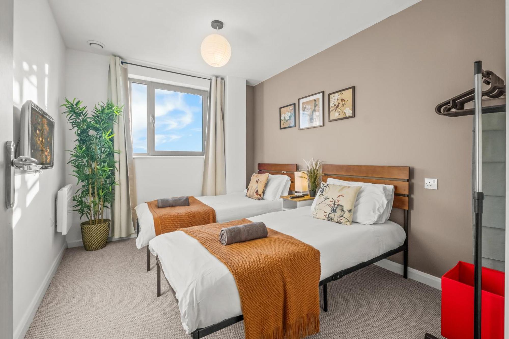 Pan Asian With Free Park - 28 Night Apartment Birmingham